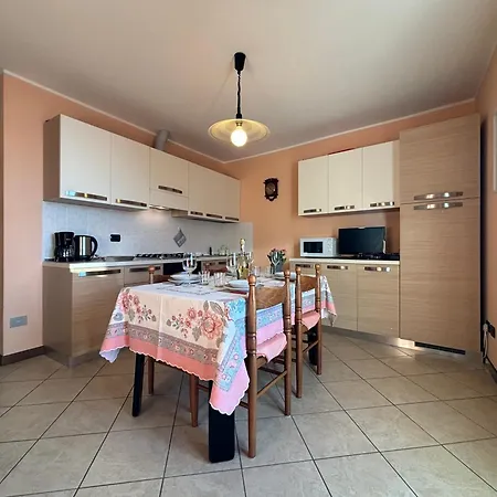 Stunning View Peglio - Larihome A45 Appartement *